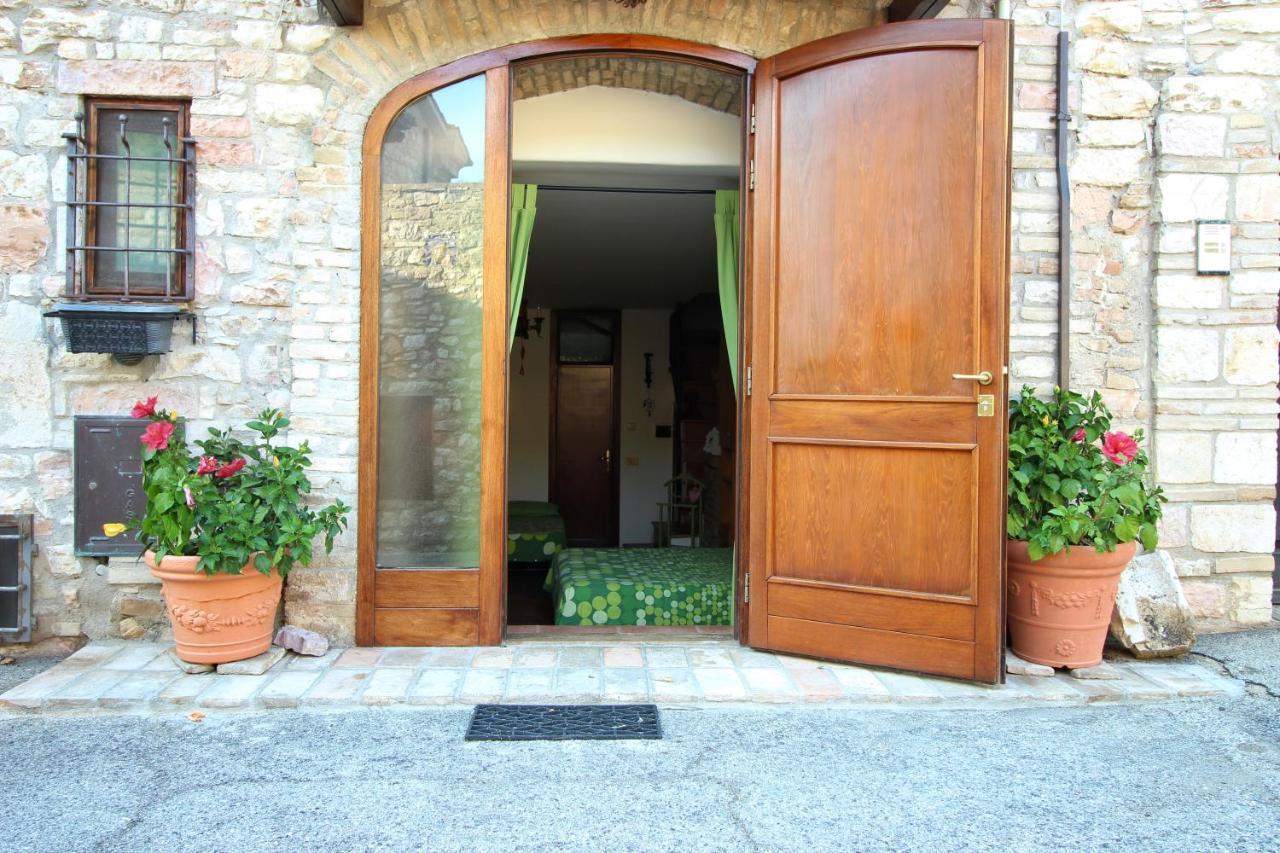 Monolocale L'Anfiteatro Romano Assisi Exterior photo